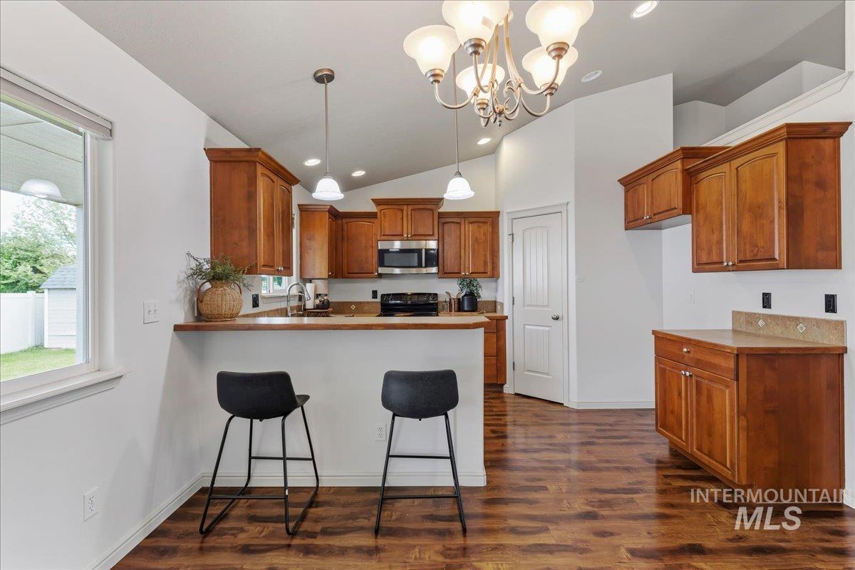 1927 S Sandcrest Drive, Nampa, Idaho 83686, 3 Bedrooms, 2 Bathrooms, Residential For Sale, Price $400,000,MLS 98986854