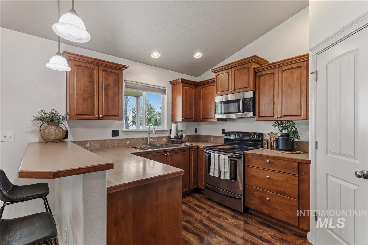 1927 S Sandcrest Drive, Nampa, Idaho 83686, 3 Bedrooms, 2 Bathrooms, Residential For Sale, Price $400,000,MLS 98986854