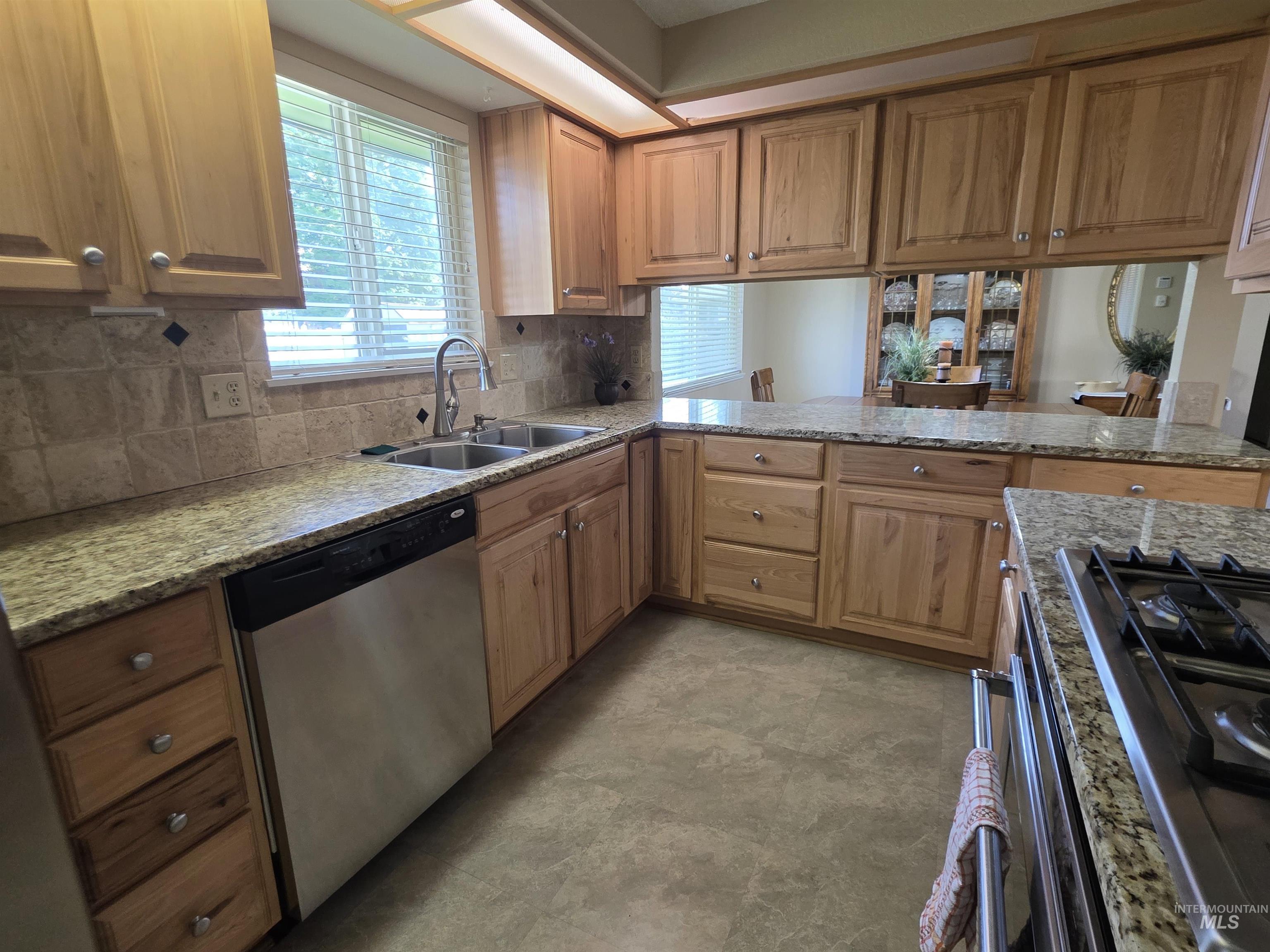 1012 W Camelot Dr, Nampa, Idaho 83651, 3 Bedrooms, 2 Bathrooms, Residential For Sale, Price $386,000, 98986859
