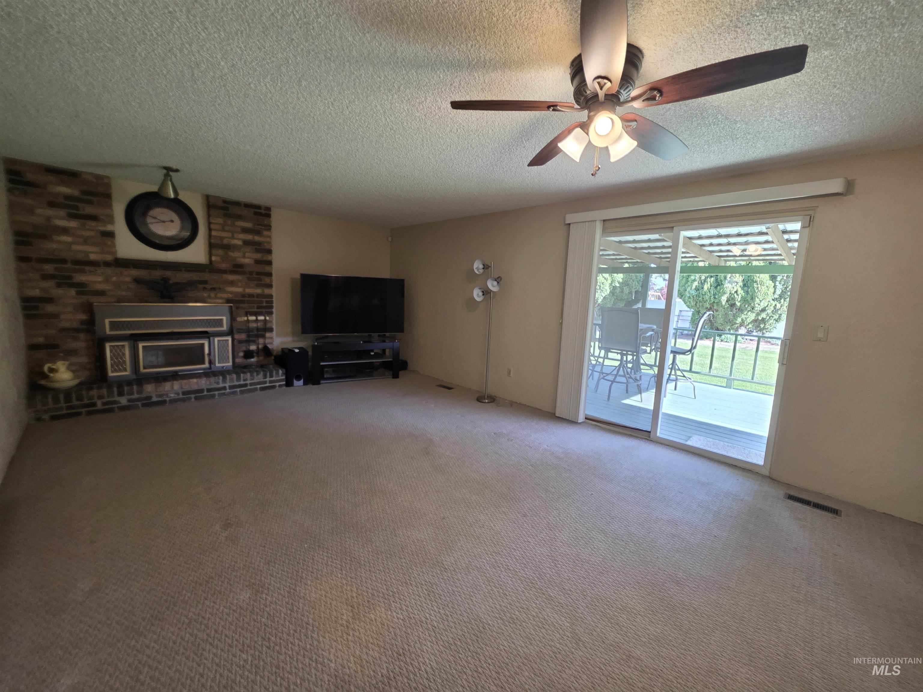 1012 W Camelot Dr, Nampa, Idaho 83651, 3 Bedrooms, 2 Bathrooms, Residential For Sale, Price $386,000, 98986859