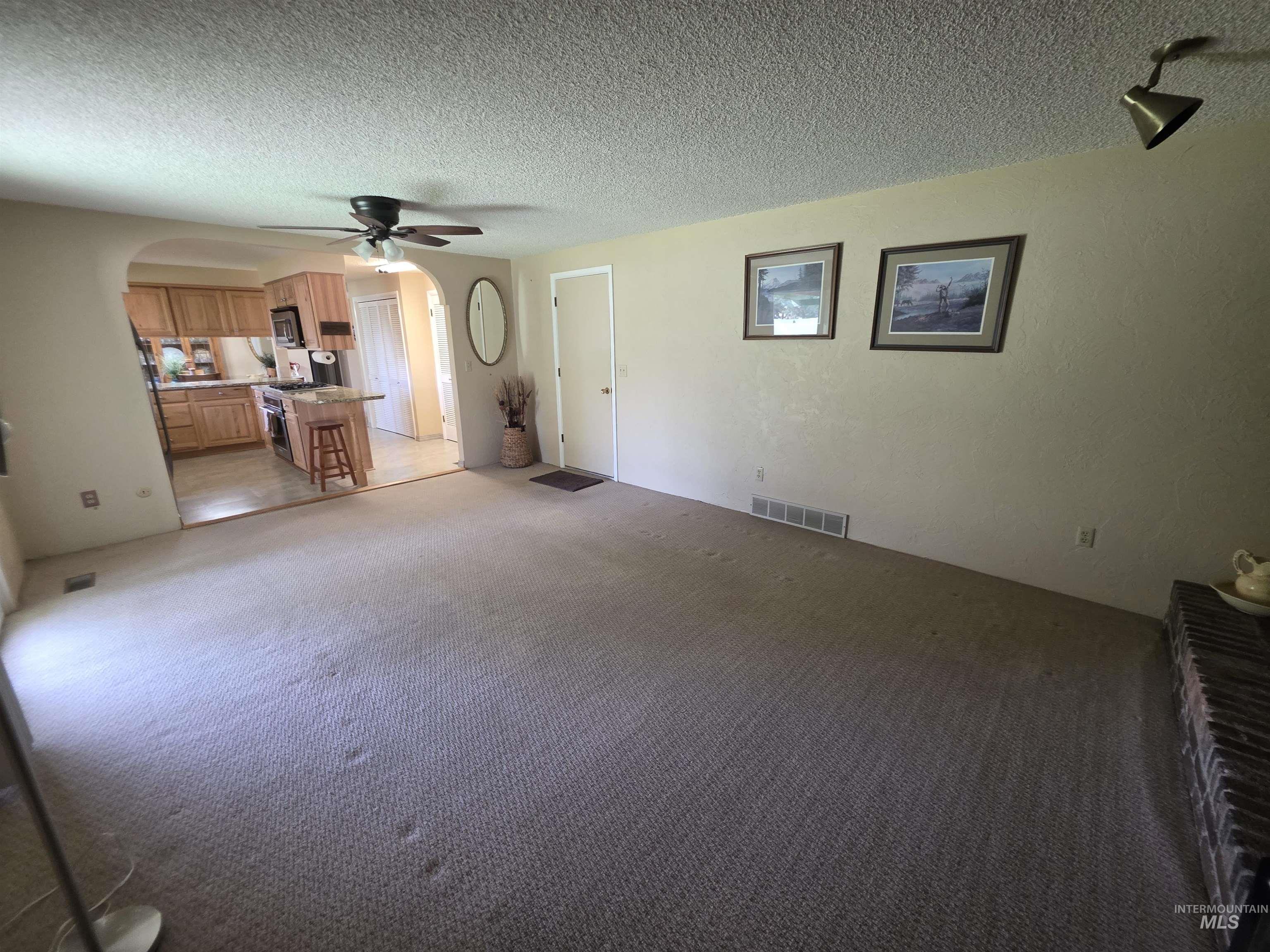 1012 W Camelot Dr, Nampa, Idaho 83651, 3 Bedrooms, 2 Bathrooms, Residential For Sale, Price $386,000, 98986859