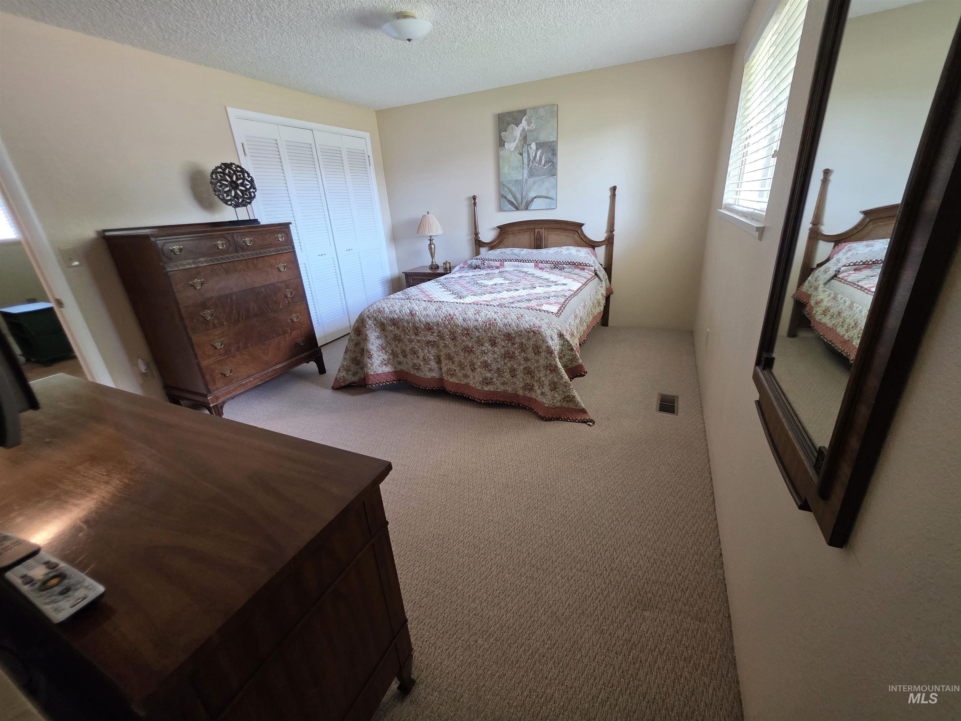 1012 W Camelot Dr, Nampa, Idaho 83651, 3 Bedrooms, 2 Bathrooms, Residential For Sale, Price $386,000, 98986859