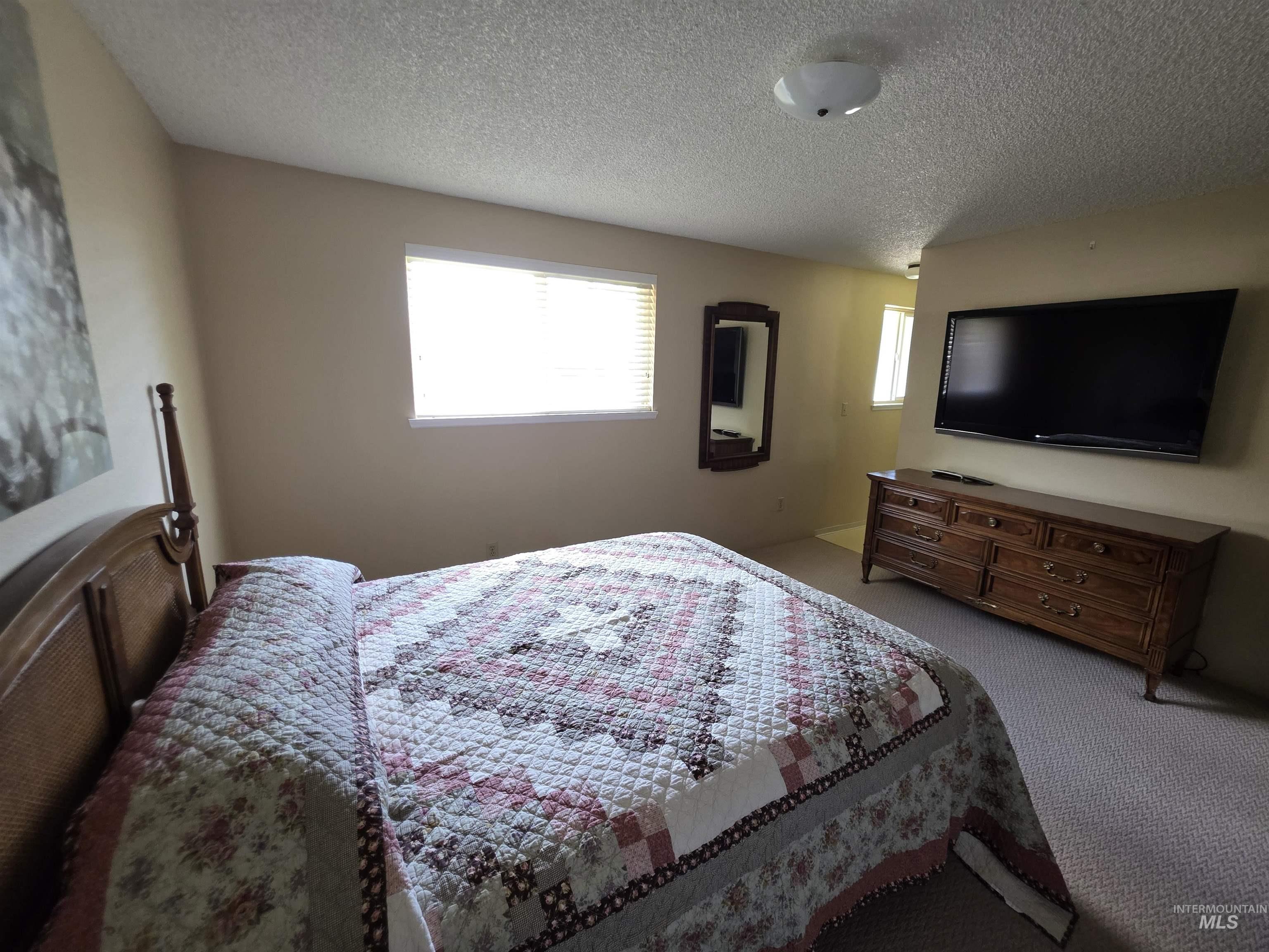 1012 W Camelot Dr, Nampa, Idaho 83651, 3 Bedrooms, 2 Bathrooms, Residential For Sale, Price $386,000, 98986859