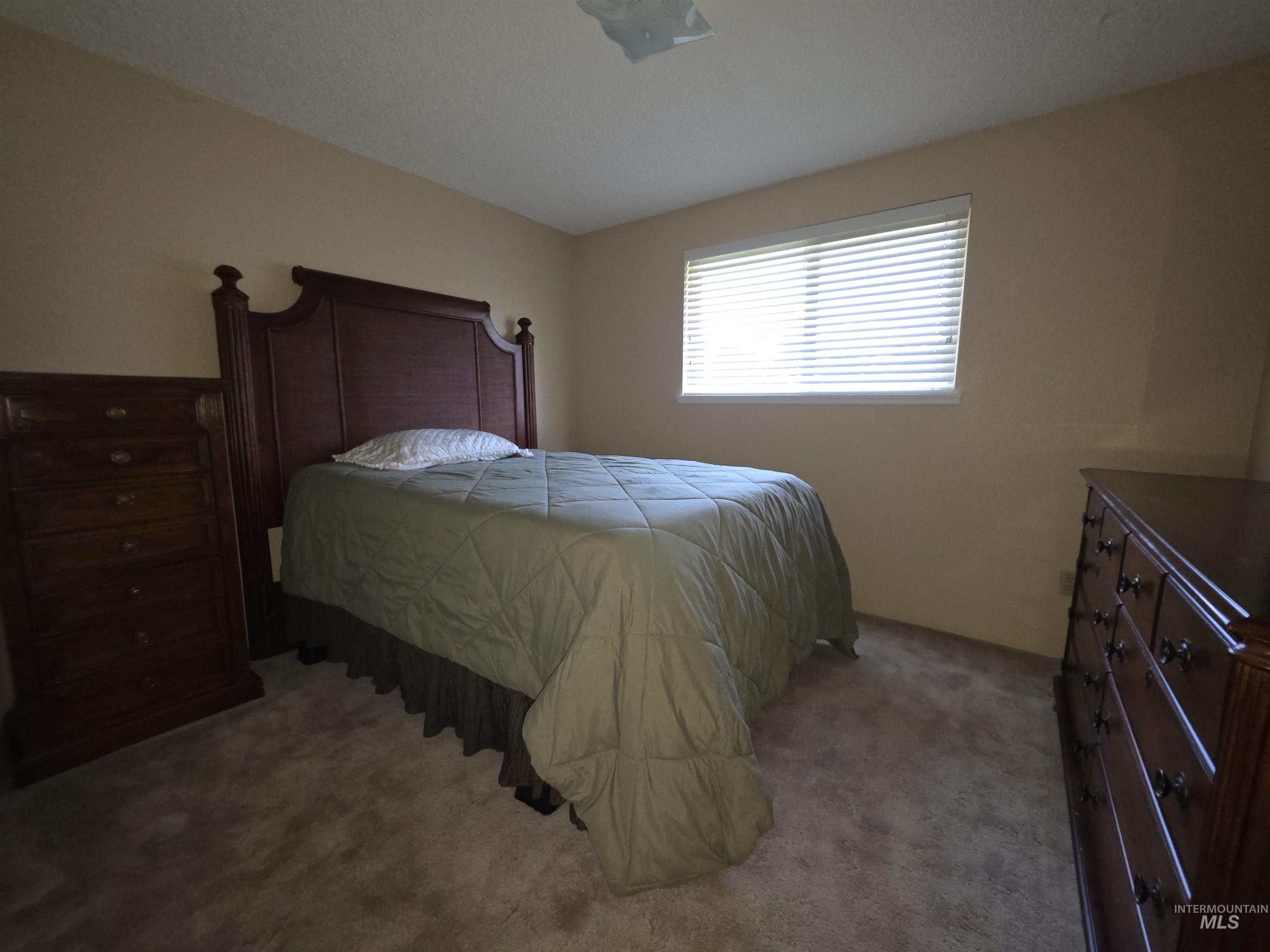 1012 W Camelot Dr, Nampa, Idaho 83651, 3 Bedrooms, 2 Bathrooms, Residential For Sale, Price $386,000, 98986859