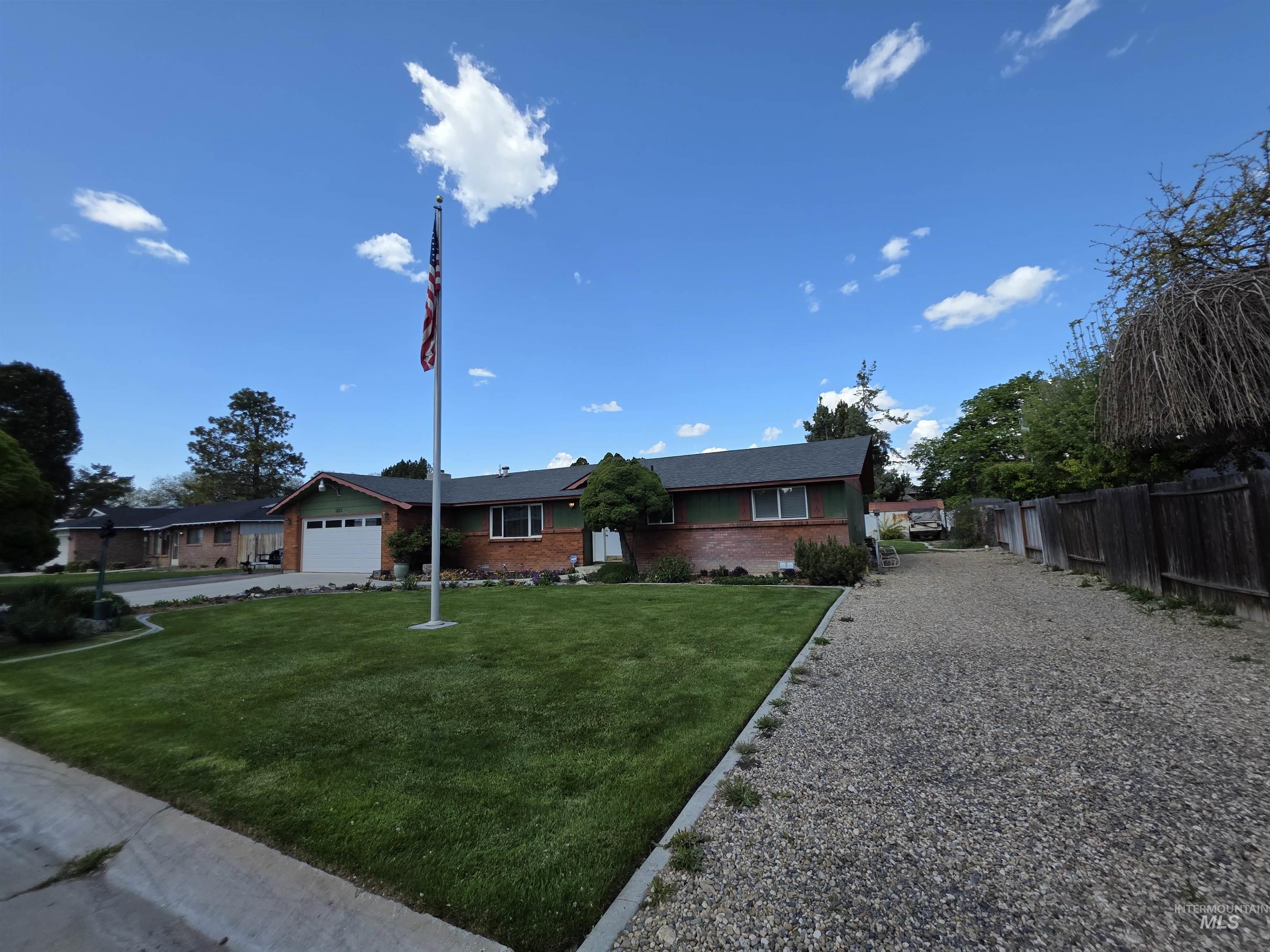 1012 W Camelot Dr, Nampa, Idaho 83651, 3 Bedrooms, 2 Bathrooms, Residential For Sale, Price $386,000, 98986859