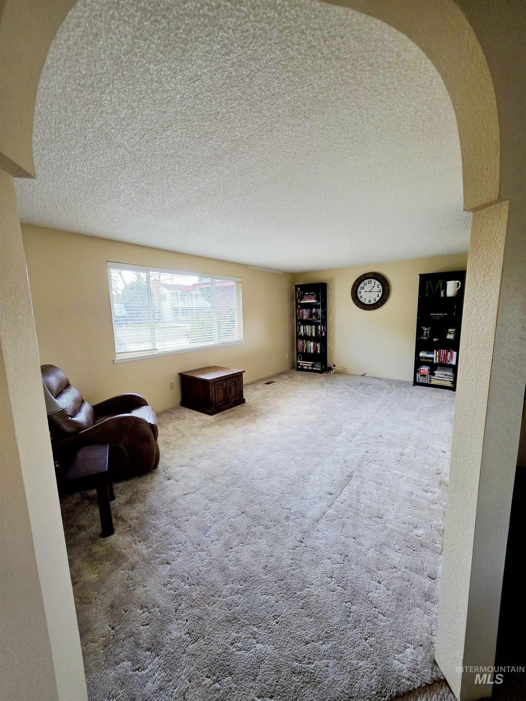 1012 W Camelot Dr, Nampa, Idaho 83651, 3 Bedrooms, 2 Bathrooms, Residential For Sale, Price $386,000, 98986859