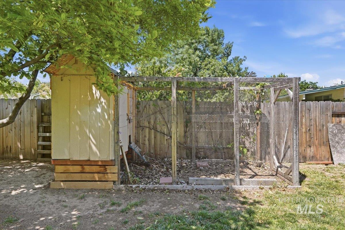 4919 N Burlington Dr, Boise, Idaho 83704, 6 Bedrooms, 3 Bathrooms, Residential For Sale, Price $559,900, 98986864