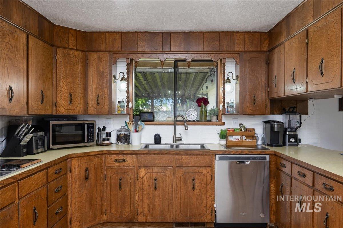 357 Casa Grande Court, Twin Falls, Idaho 83301, 3 Bedrooms, 2 Bathrooms, Residential For Sale, Price $435,000, 98986866