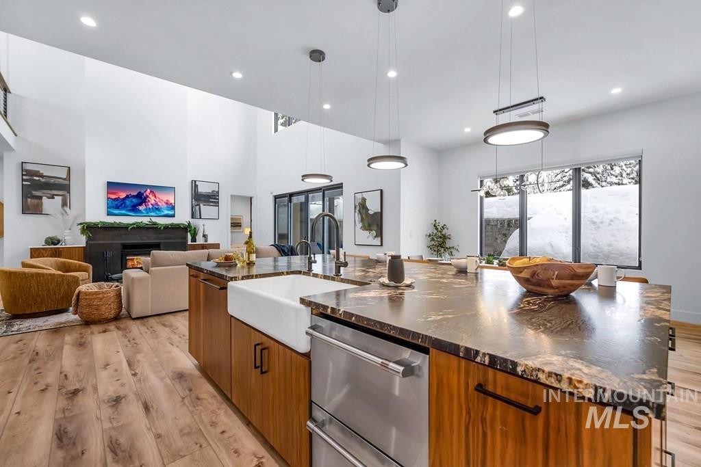 100 Sugarloaf Place, Donnelly, Idaho 83615, 4 Bedrooms, 4 Bathrooms, Residential For Sale, Price $2,500,000, 98986872