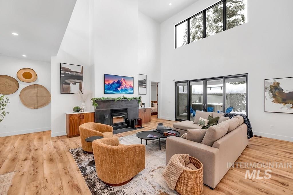 100 Sugarloaf Place, Donnelly, Idaho 83615, 4 Bedrooms, 4 Bathrooms, Residential For Sale, Price $2,500,000, 98986872