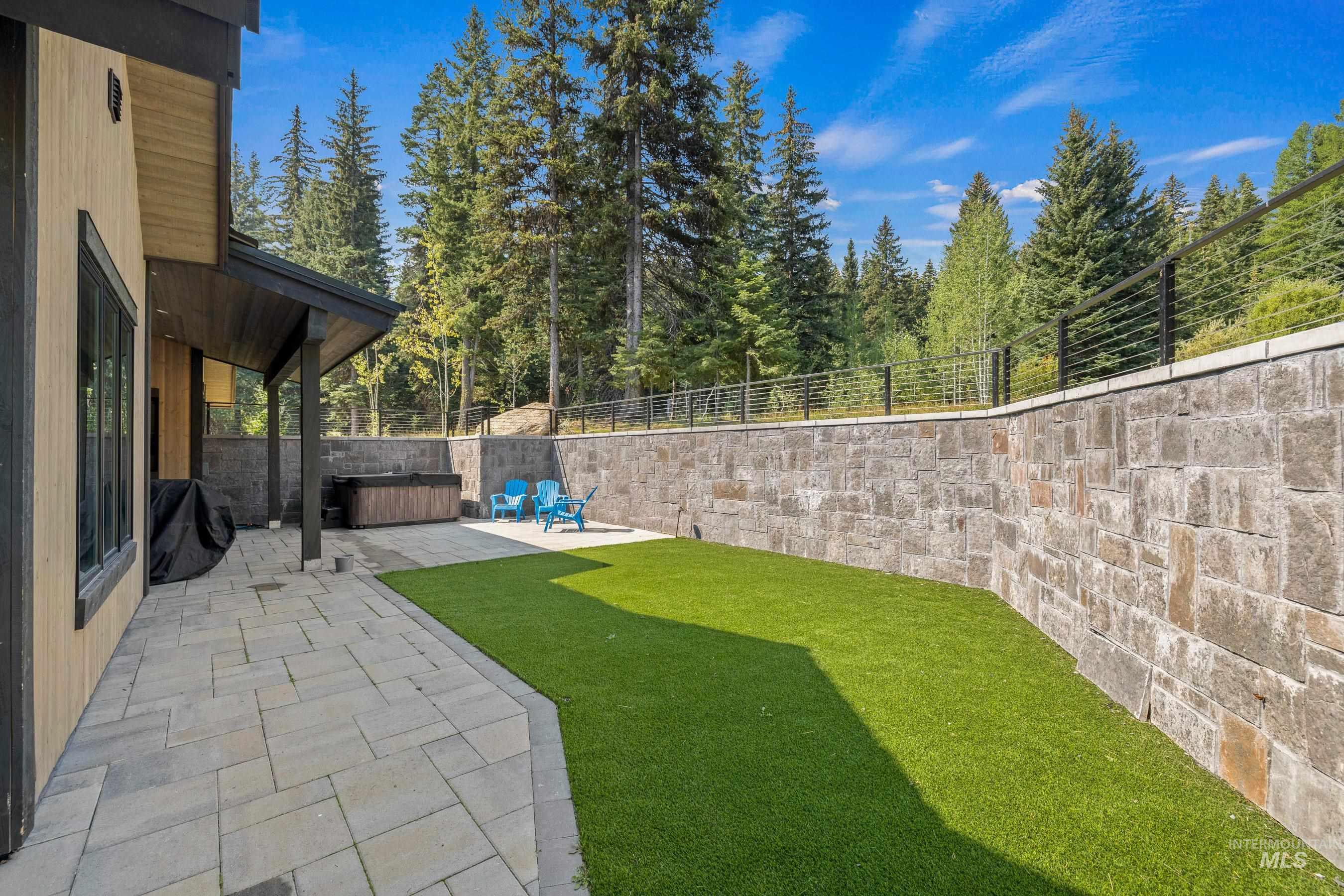 100 Sugarloaf Place, Donnelly, Idaho 83615, 4 Bedrooms, 4 Bathrooms, Residential For Sale, Price $2,500,000, 98986872