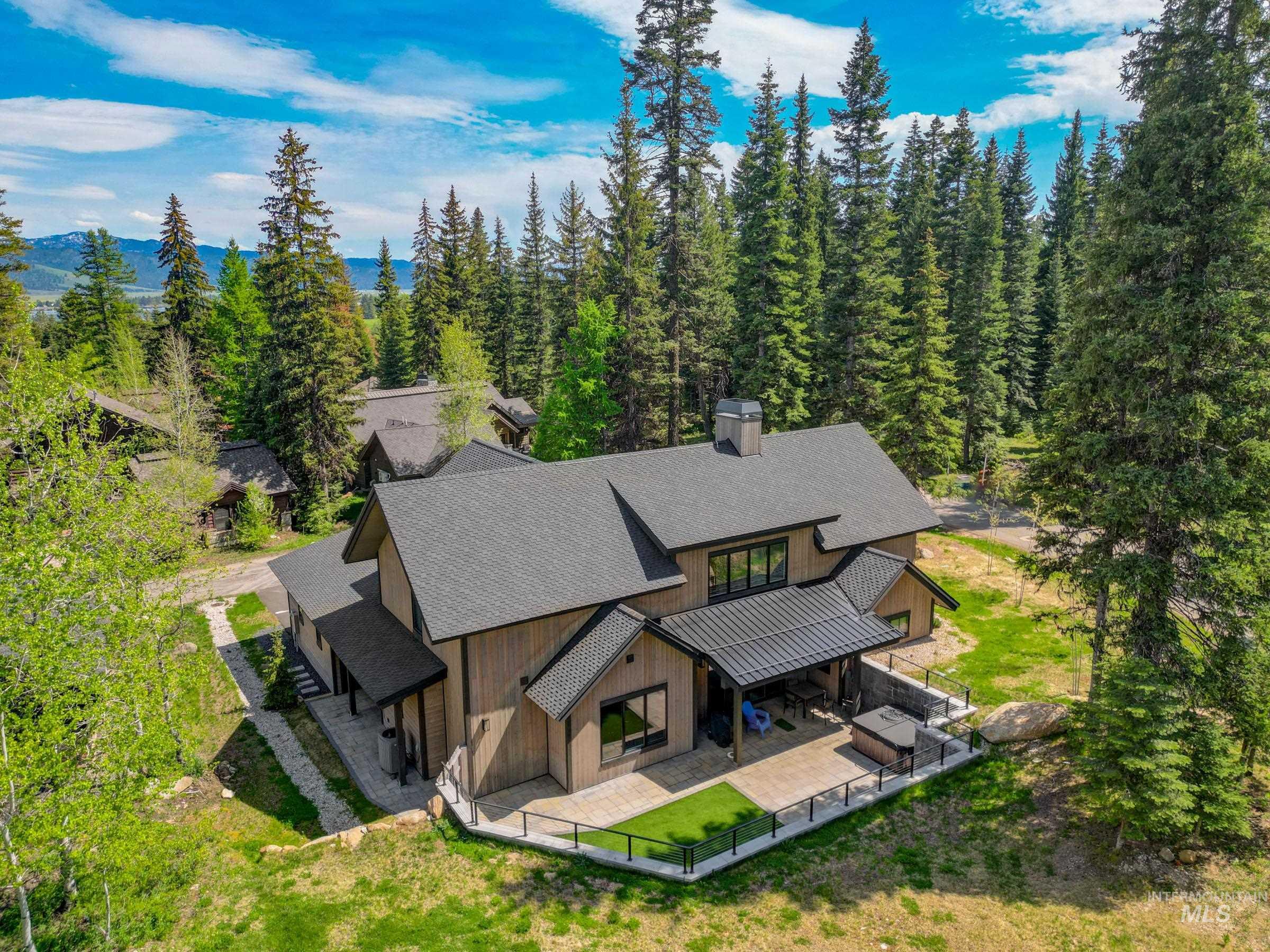 100 Sugarloaf Place, Donnelly, Idaho 83615, 4 Bedrooms, 4 Bathrooms, Residential For Sale, Price $2,500,000, 98986872