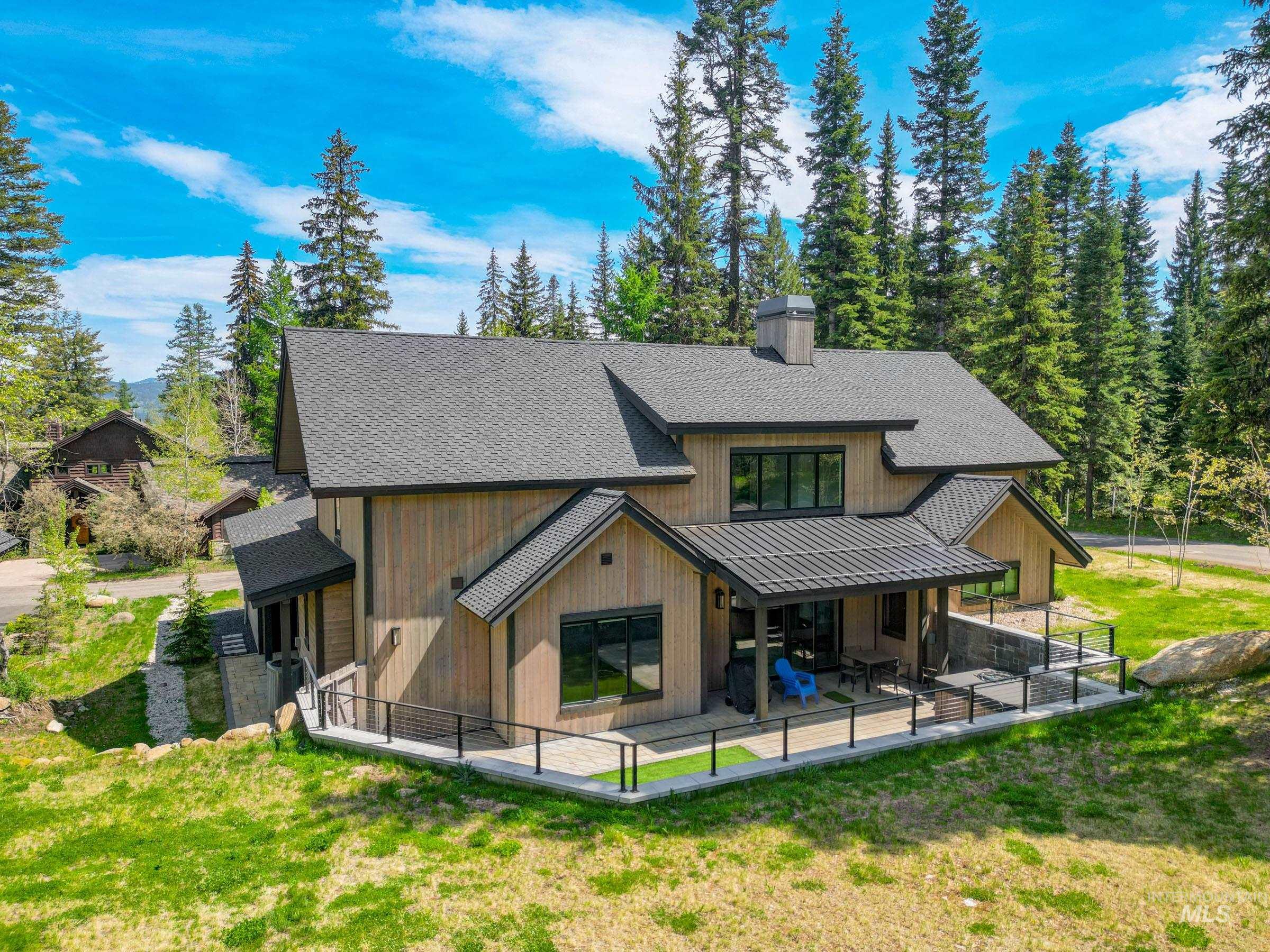 100 Sugarloaf Place, Donnelly, Idaho 83615, 4 Bedrooms, 4 Bathrooms, Residential For Sale, Price $2,500,000, 98986872