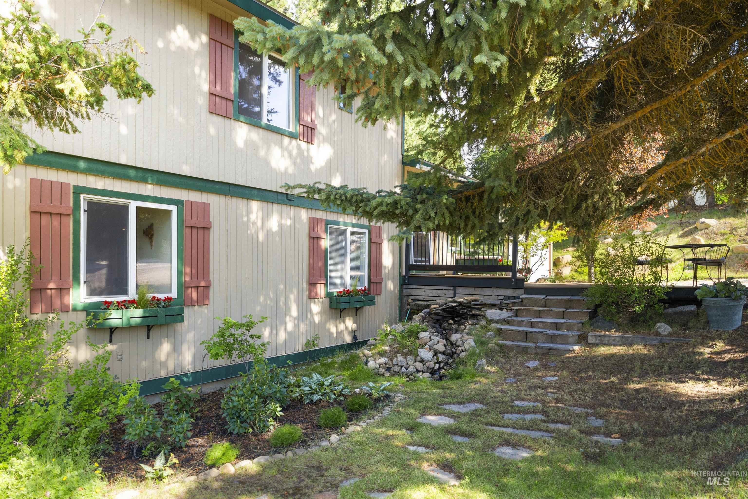 108 Gardner Place, Cascade, Idaho 83611, 3 Bedrooms, 2 Bathrooms, Residential For Sale, Price $735,000, 98986879