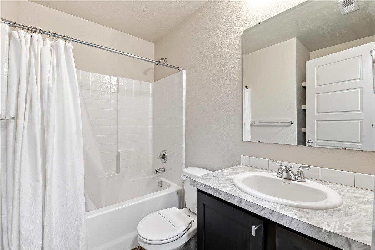 3306 W Remembrance Dr, Meridian, Idaho 83642, 3 Bedrooms, 2 Bathrooms, Residential For Sale, Price $424,900, 98986887