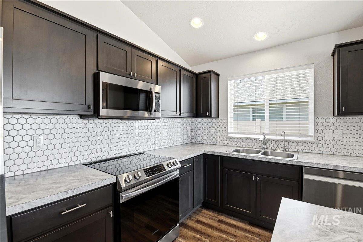 3306 W Remembrance Dr, Meridian, Idaho 83642, 3 Bedrooms, 2 Bathrooms, Residential For Sale, Price $424,900, 98986887