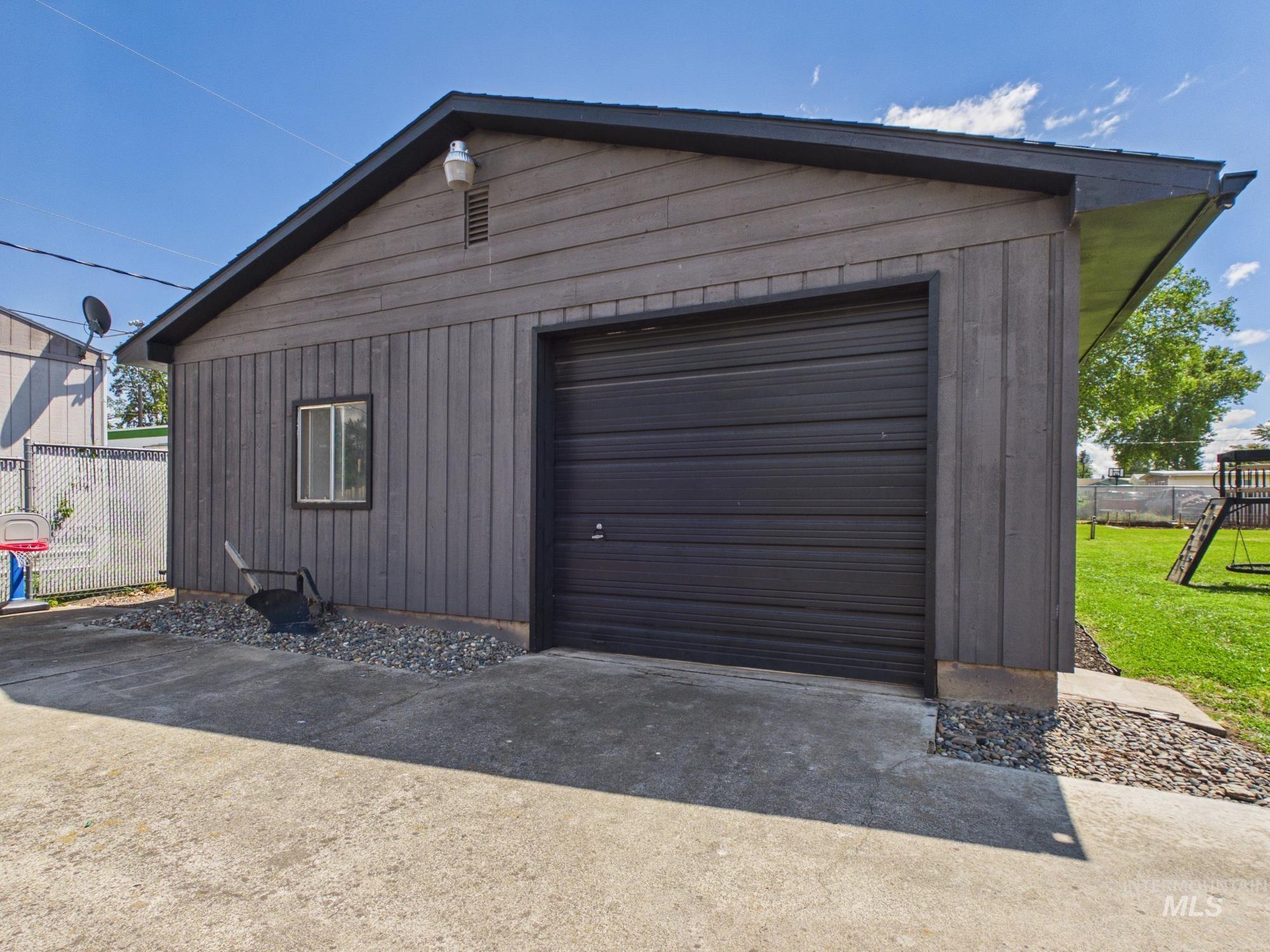 920 Vista Ave, Lewiston, Idaho 83501, 2 Bedrooms, 2 Bathrooms, Residential For Sale, Price $392,000, 98986890