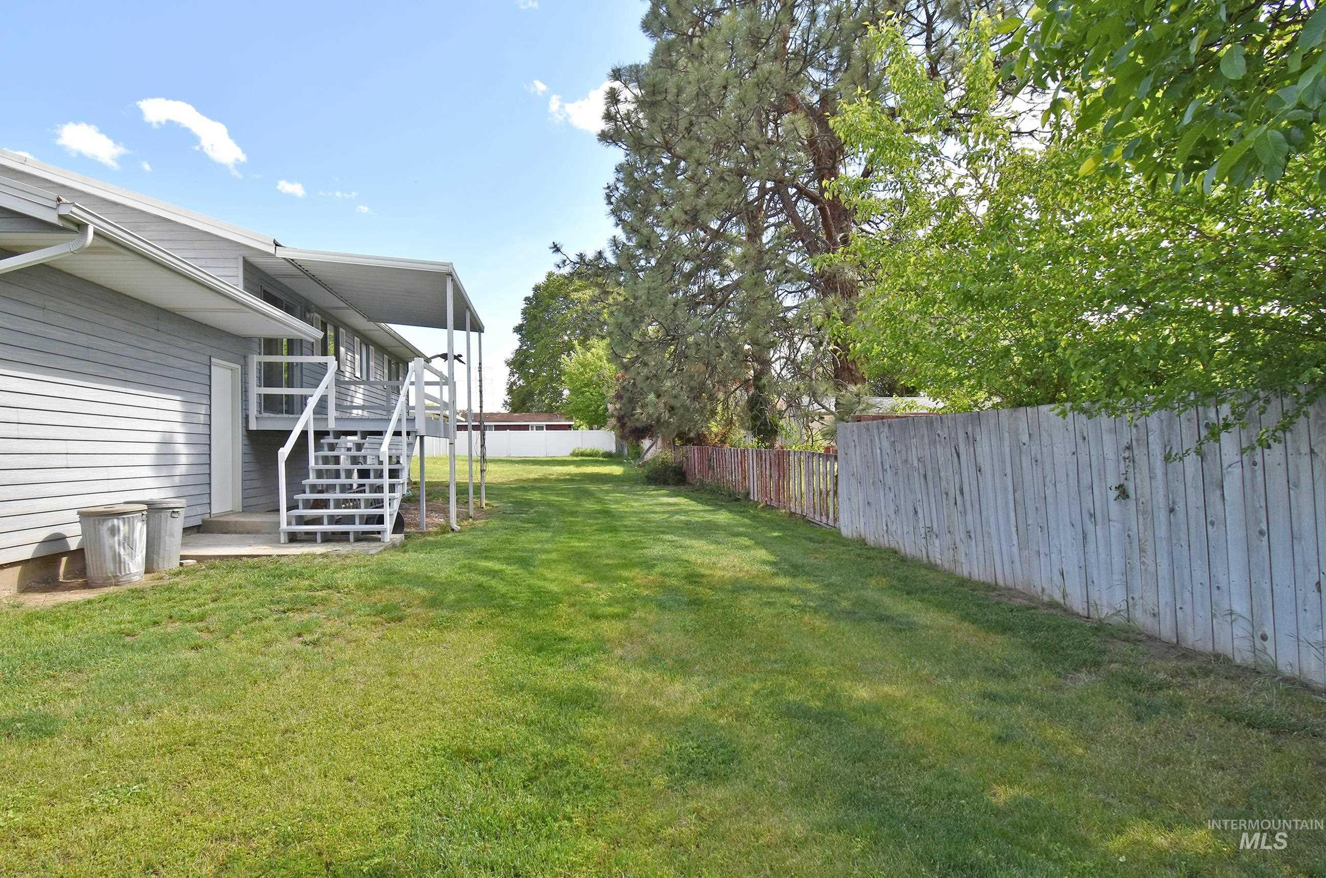 1115 College Court, Clarkston, Washington 99403, 4 Bedrooms, 2 Bathrooms, Residential For Sale, Price $345,000, 98986900