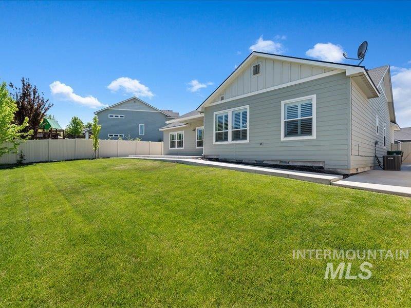 1817 W Henry's Fork Drive, Meridian, Idaho 83642, 4 Bedrooms, 2 Bathrooms, Residential For Sale, Price $610,000, 98986909
