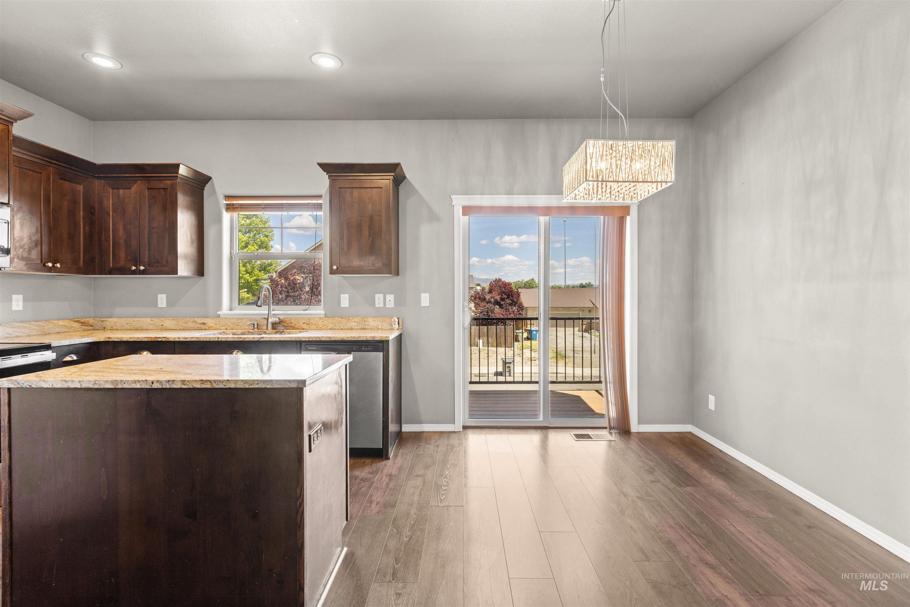 566 Pine Island Lane, Boise, Idaho 83709, 3 Bedrooms, 3 Bathrooms, Residential For Sale, Price $355,000, 98986911