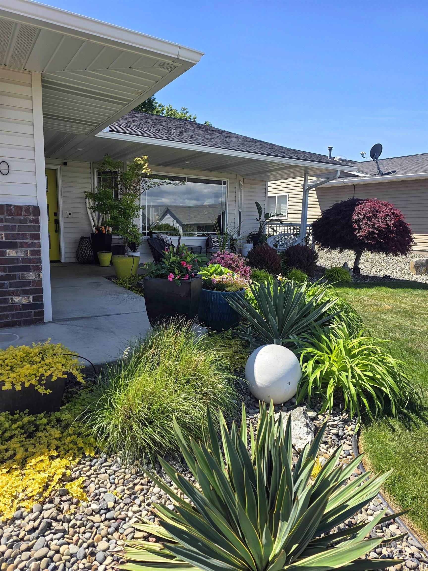 920 Tamarack Dr, Lewiston, Idaho 83501, 2 Bedrooms, 2 Bathrooms, Residential For Sale, Price $515,000, 98986912