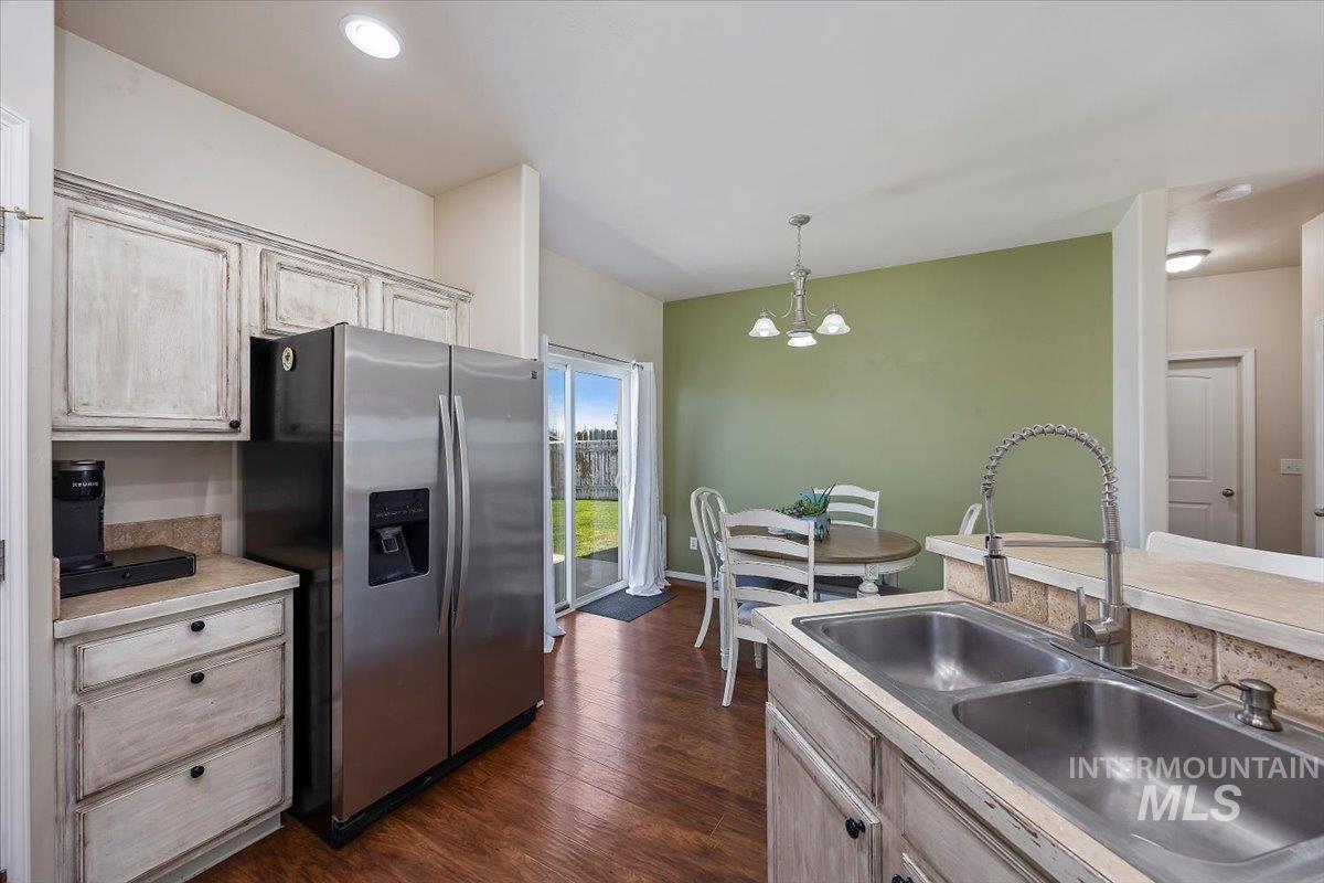 801 Parkwood Dr., Twin Falls, Idaho 83341, 3 Bedrooms, 2 Bathrooms, Residential For Sale, Price $345,000, 98986930