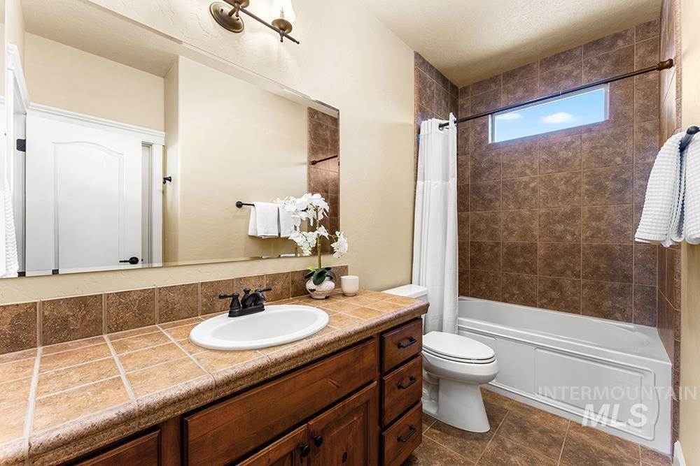 2148 S Links Place, Eagle, Idaho 83616, 3 Bedrooms, 3 Bathrooms, Residential For Sale, Price $969,900, 98986933