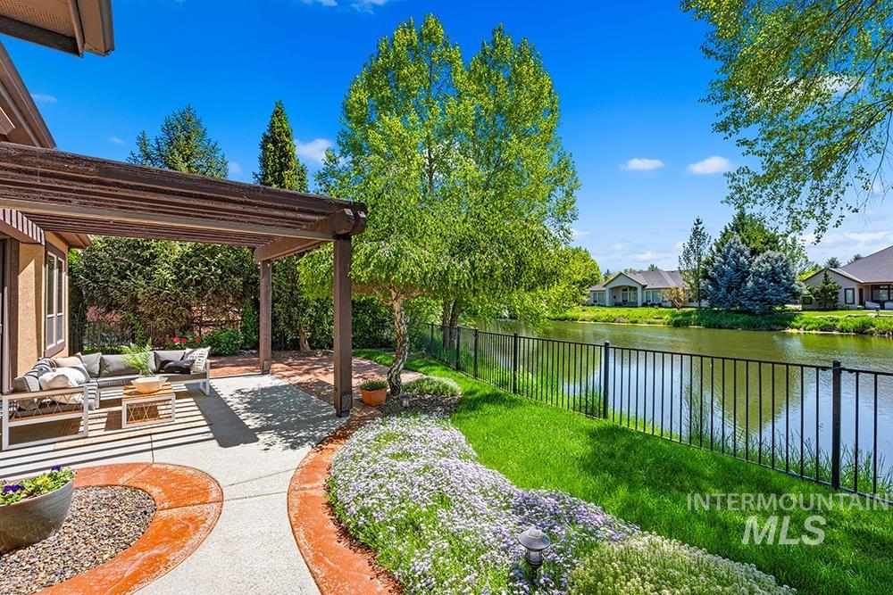 2148 S Links Place, Eagle, Idaho 83616, 3 Bedrooms, 3 Bathrooms, Residential For Sale, Price $969,900, 98986933