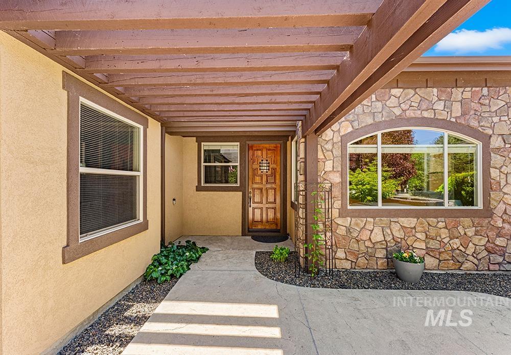 2148 S Links Place, Eagle, Idaho 83616, 3 Bedrooms, 3 Bathrooms, Residential For Sale, Price $969,900, 98986933