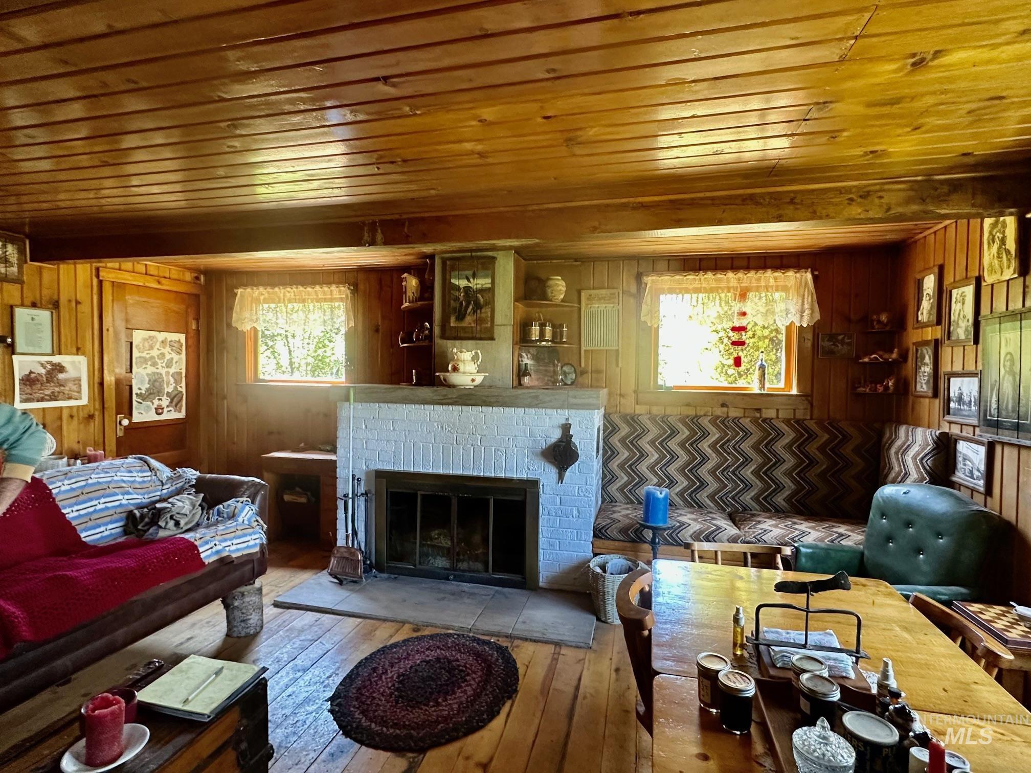 509 Deadline Rd. Cabin #2 South Hills, Hansen, Idaho 83301, 4 Bedrooms, Residential For Sale, Price $250,000, 98986936