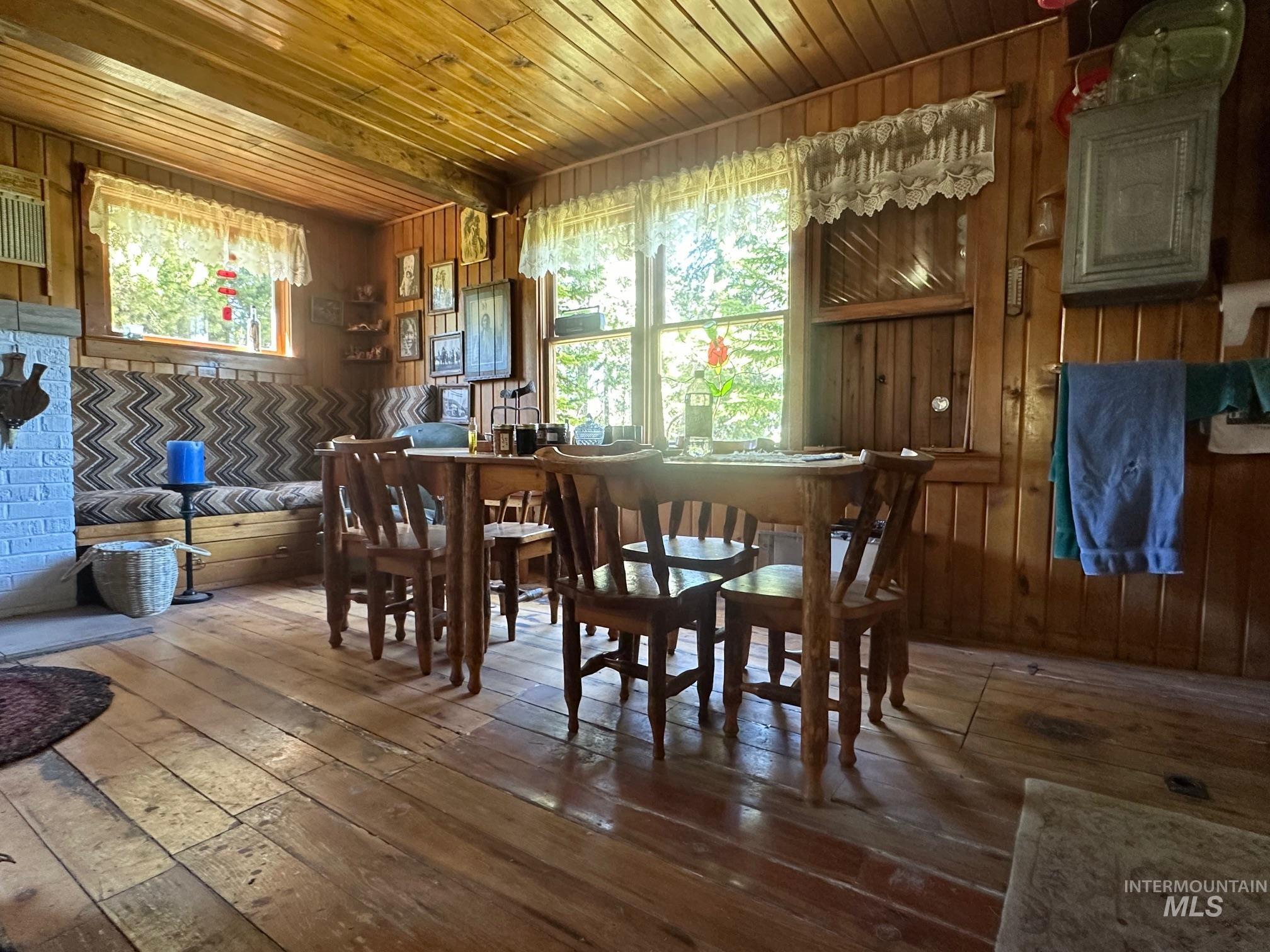 509 Deadline Rd. Cabin #2 South Hills, Hansen, Idaho 83301, 4 Bedrooms, Residential For Sale, Price $250,000, 98986936