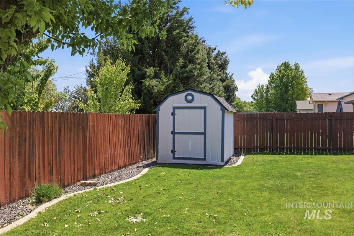 2711 Manchester Dr, Caldwell, Idaho 83605, 3 Bedrooms, 2 Bathrooms, Residential For Sale, Price $340,000, 98986937