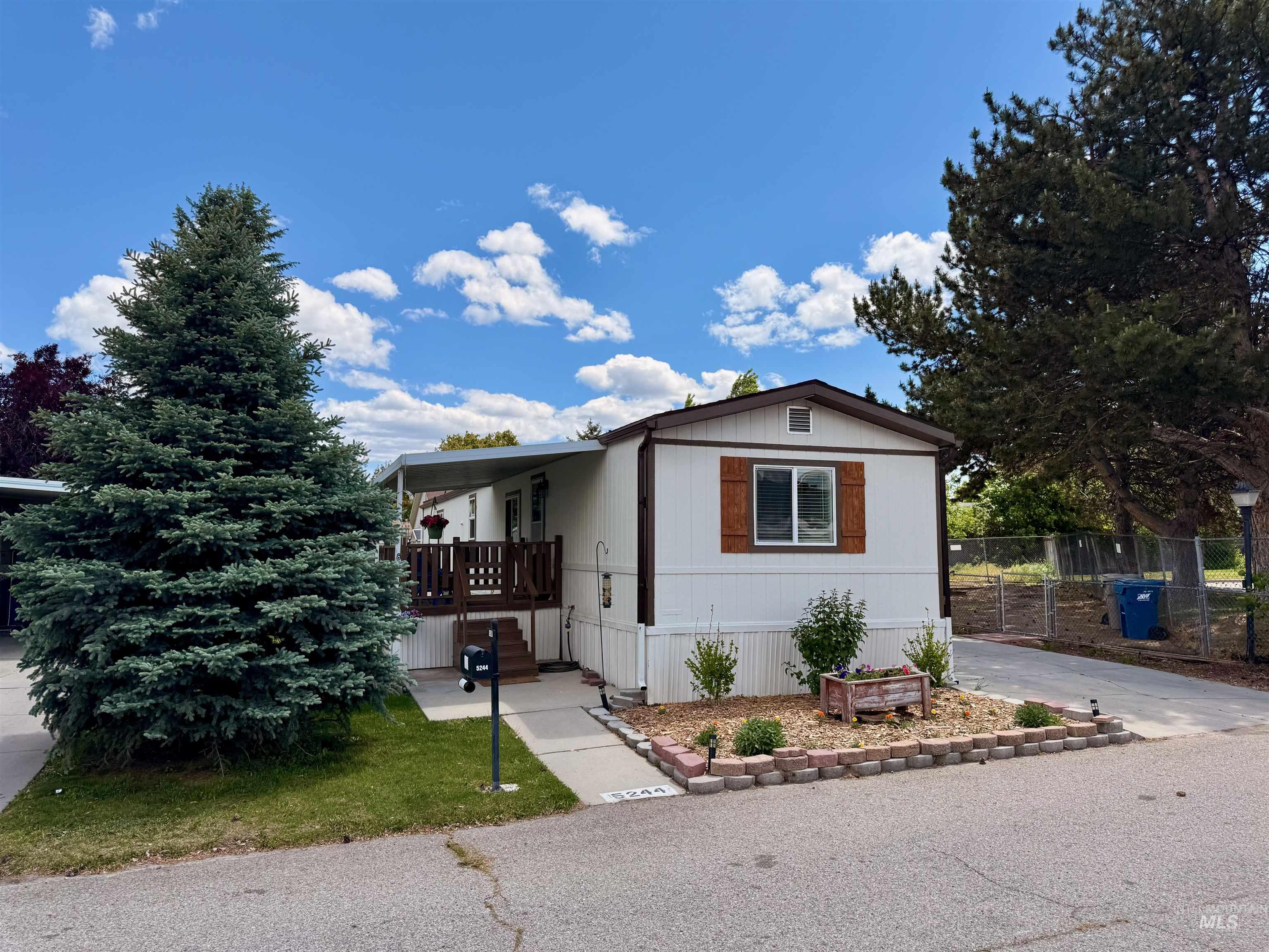 5244 N North Glen Ln, Boise, Idaho 83714, 2 Bedrooms, 2 Bathrooms, Residential For Sale, Price $74,900, 98986941