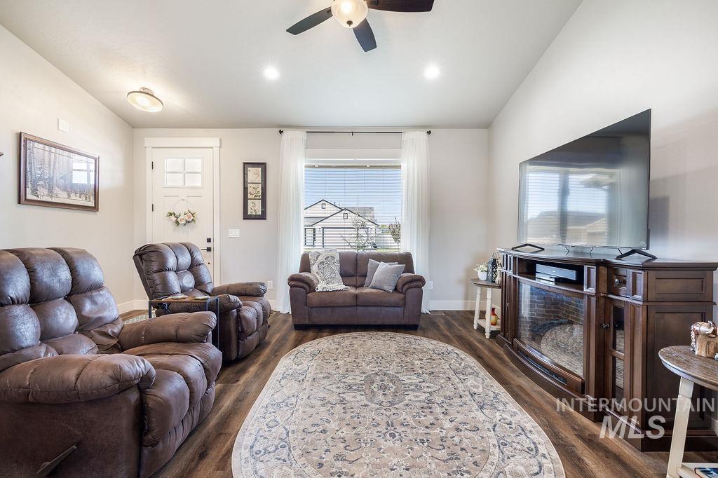 330 Wood Rose Way, Wilder, Idaho 83676, 3 Bedrooms, 2 Bathrooms, Residential For Sale, Price $382,990, 98986946