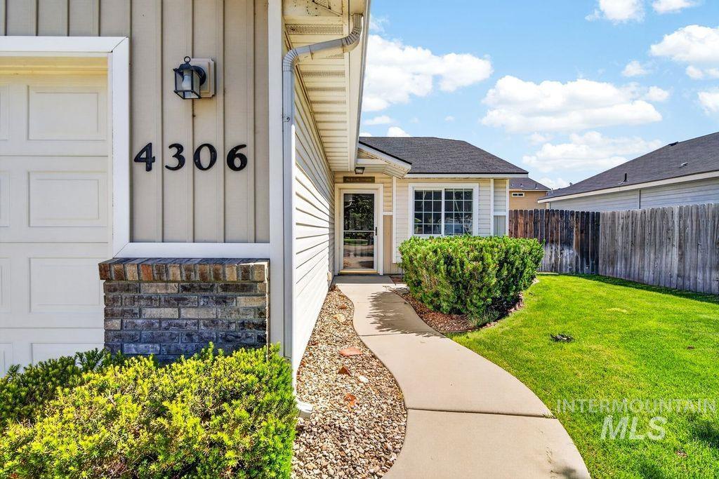 4306 S Glenmere Way, Meridian, Idaho 83642, 3 Bedrooms, 2 Bathrooms, Residential For Sale, Price $425,000, 98986947