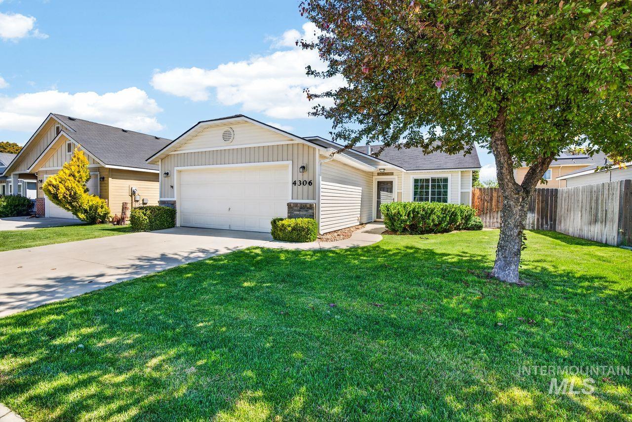 4306 S Glenmere Way, Meridian, Idaho 83642, 3 Bedrooms, 2 Bathrooms, Residential For Sale, Price $425,000, 98986947