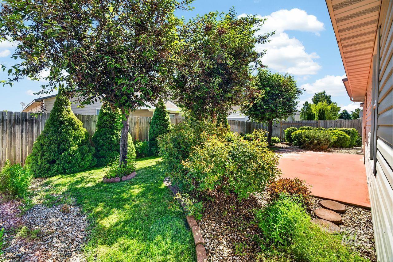 4306 S Glenmere Way, Meridian, Idaho 83642, 3 Bedrooms, 2 Bathrooms, Residential For Sale, Price $425,000, 98986947