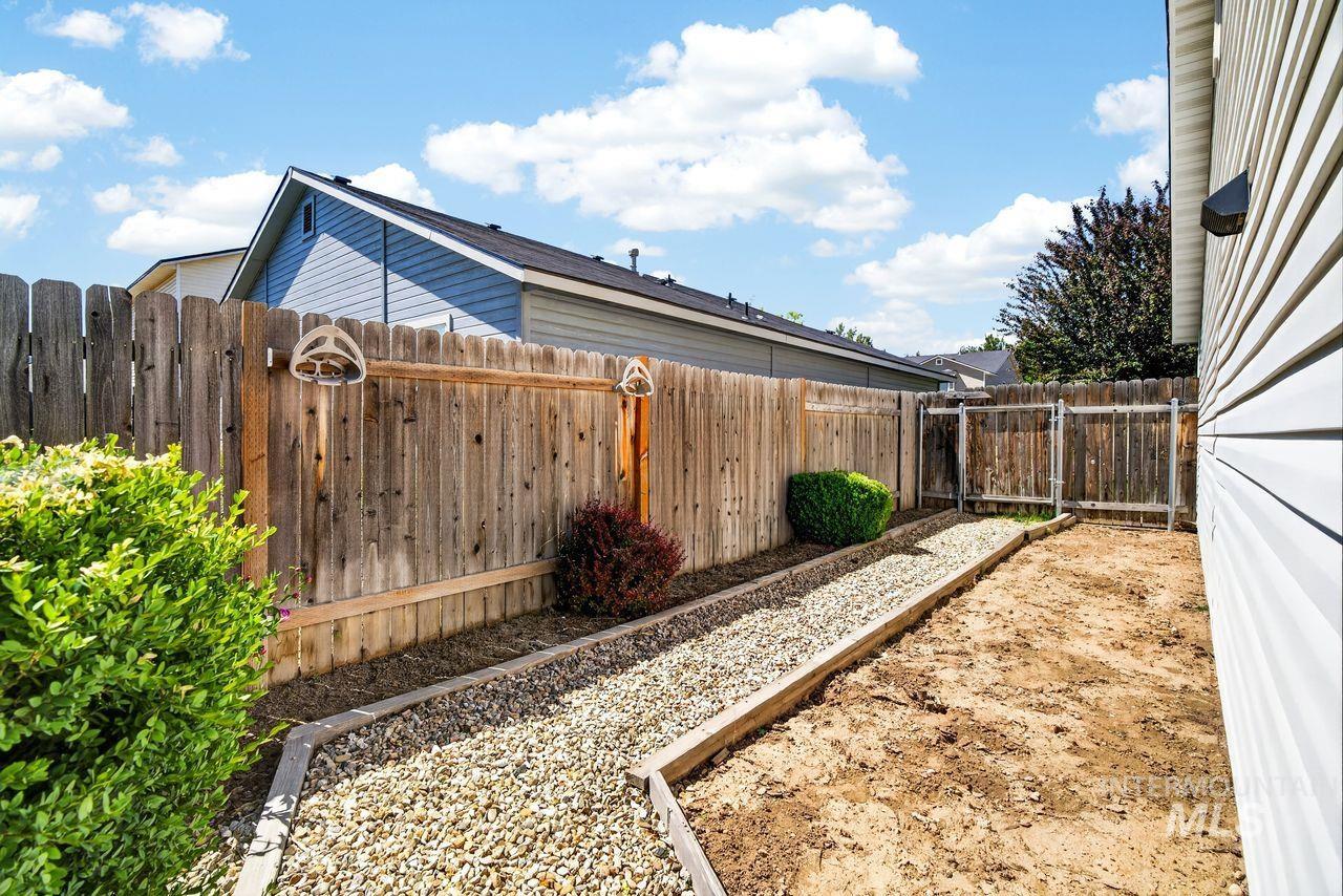 4306 S Glenmere Way, Meridian, Idaho 83642, 3 Bedrooms, 2 Bathrooms, Residential For Sale, Price $425,000, 98986947