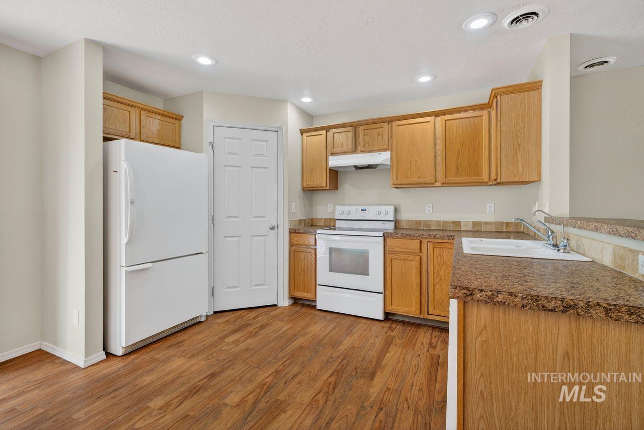 4306 S Glenmere Way, Meridian, Idaho 83642, 3 Bedrooms, 2 Bathrooms, Residential For Sale, Price $425,000, 98986947