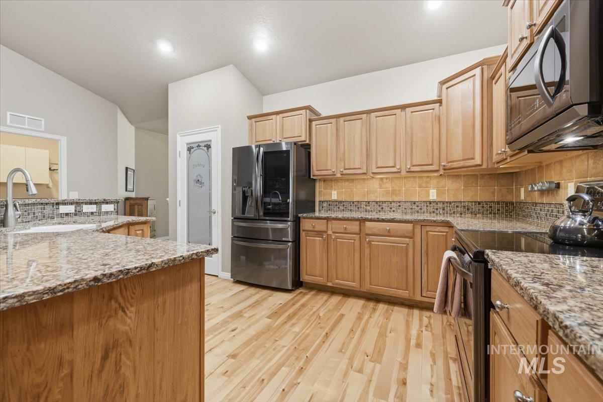 1050 E Legacy View Dr, Meridian, Idaho 83646, 3 Bedrooms, 2 Bathrooms, Residential For Sale, Price $579,000, 98986954