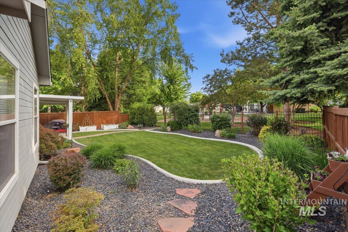 1050 E Legacy View Dr, Meridian, Idaho 83646, 3 Bedrooms, 2 Bathrooms, Residential For Sale, Price $579,000, 98986954