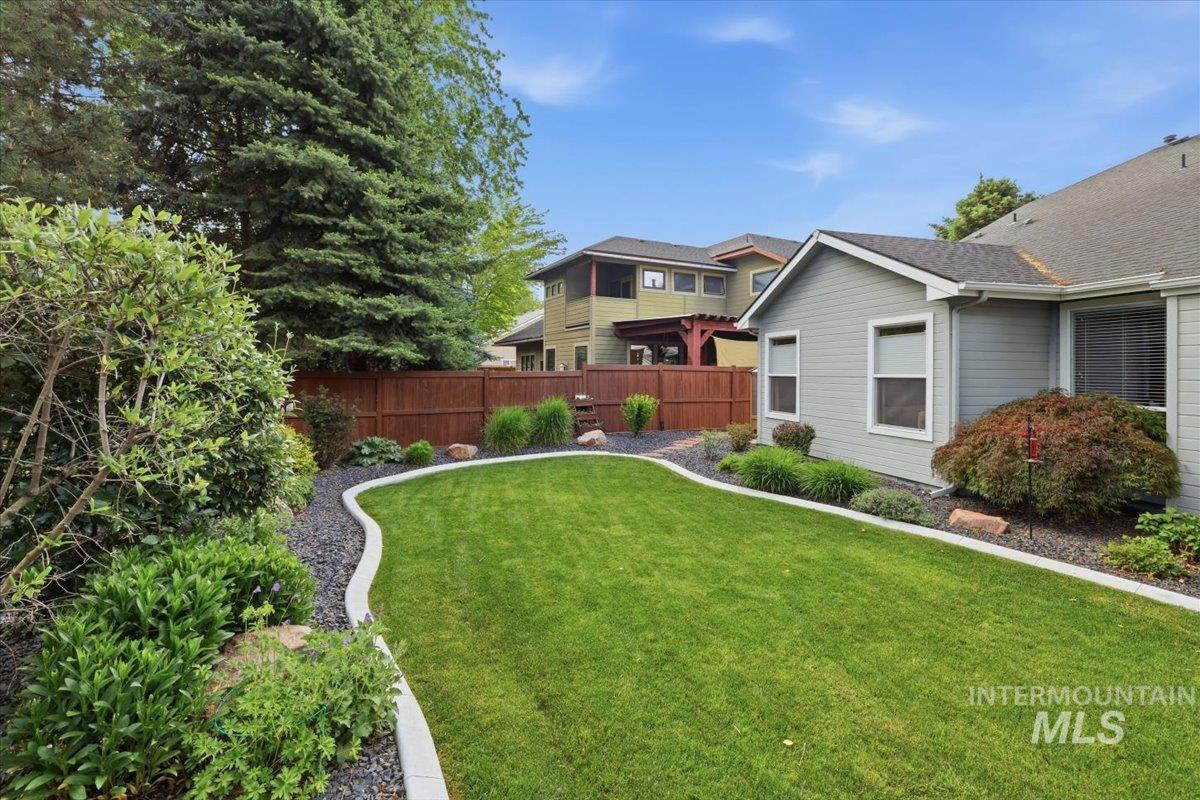 1050 E Legacy View Dr, Meridian, Idaho 83646, 3 Bedrooms, 2 Bathrooms, Residential For Sale, Price $579,000, 98986954