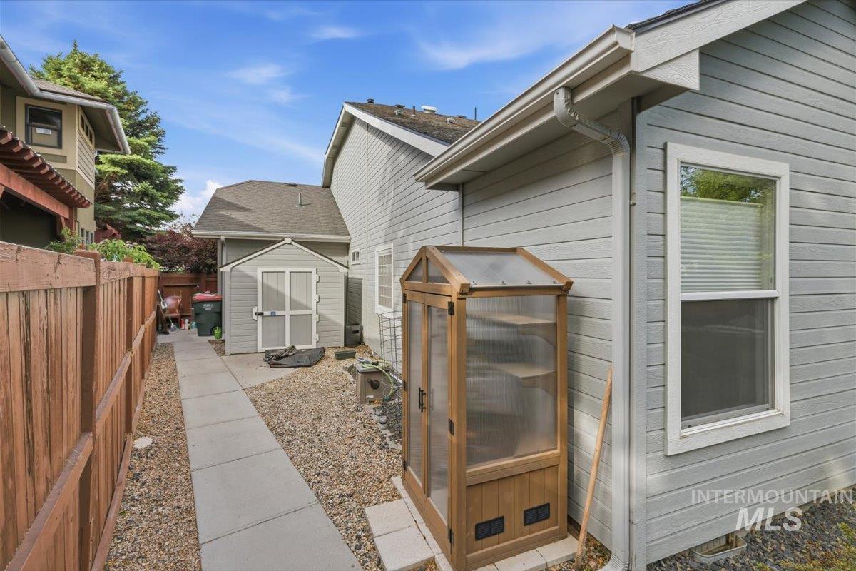 1050 E Legacy View Dr, Meridian, Idaho 83646, 3 Bedrooms, 2 Bathrooms, Residential For Sale, Price $579,000, 98986954