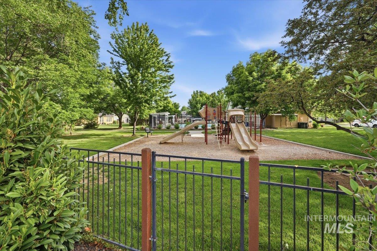 1050 E Legacy View Dr, Meridian, Idaho 83646, 3 Bedrooms, 2 Bathrooms, Residential For Sale, Price $579,000, 98986954