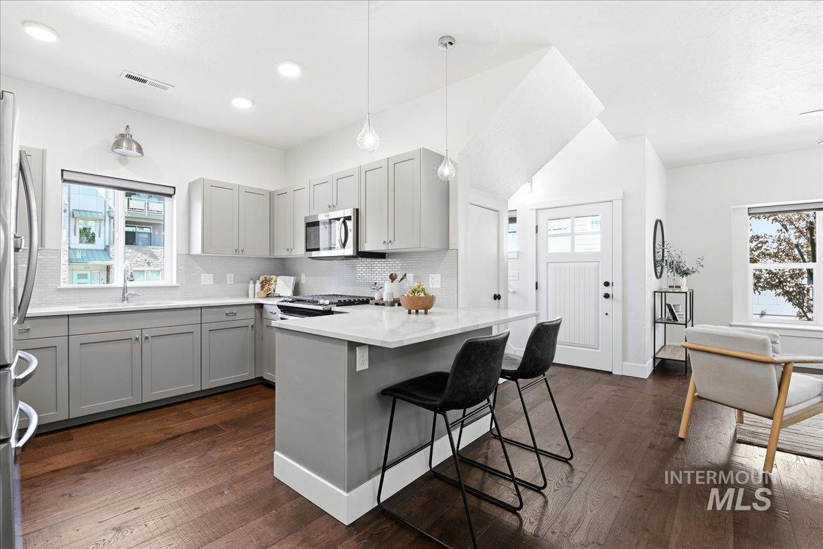 500 E Trackstand Ln, Garden City, Idaho 83714, 2 Bedrooms, 2 Bathrooms, Residential For Sale, Price $485,000, 98986956