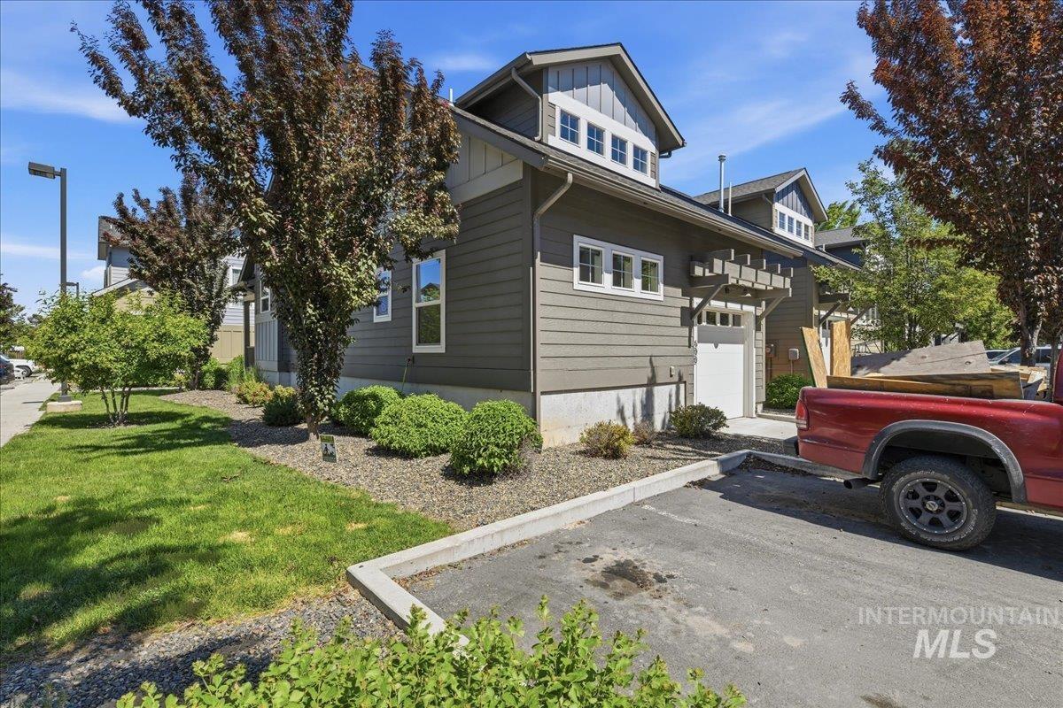 500 E Trackstand Ln, Garden City, Idaho 83714, 2 Bedrooms, 2 Bathrooms, Residential For Sale, Price $485,000, 98986956