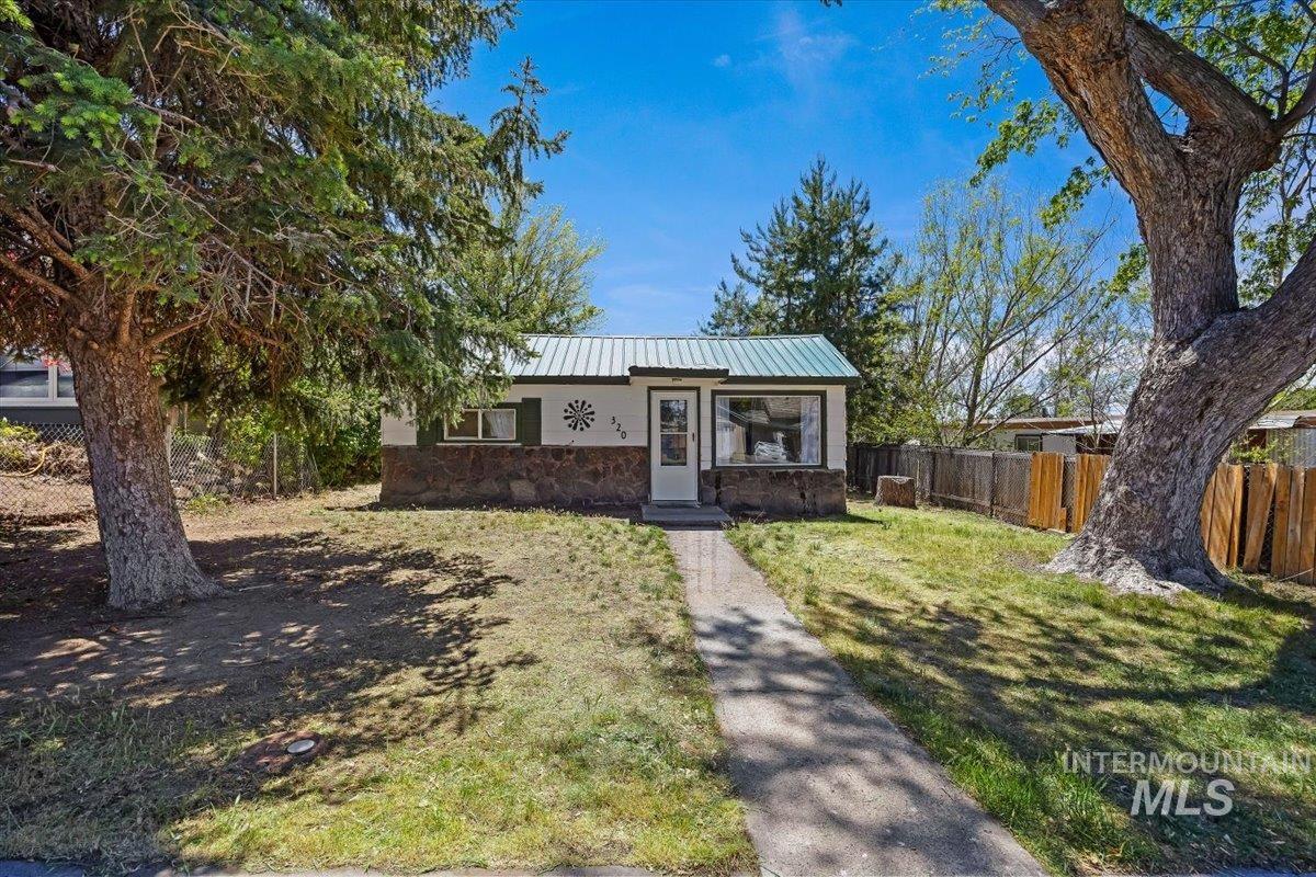 320 E North St., Hagerman, Idaho 83332, 3 Bedrooms, 1 Bathroom, Residential For Sale, Price $216,000, 98986970