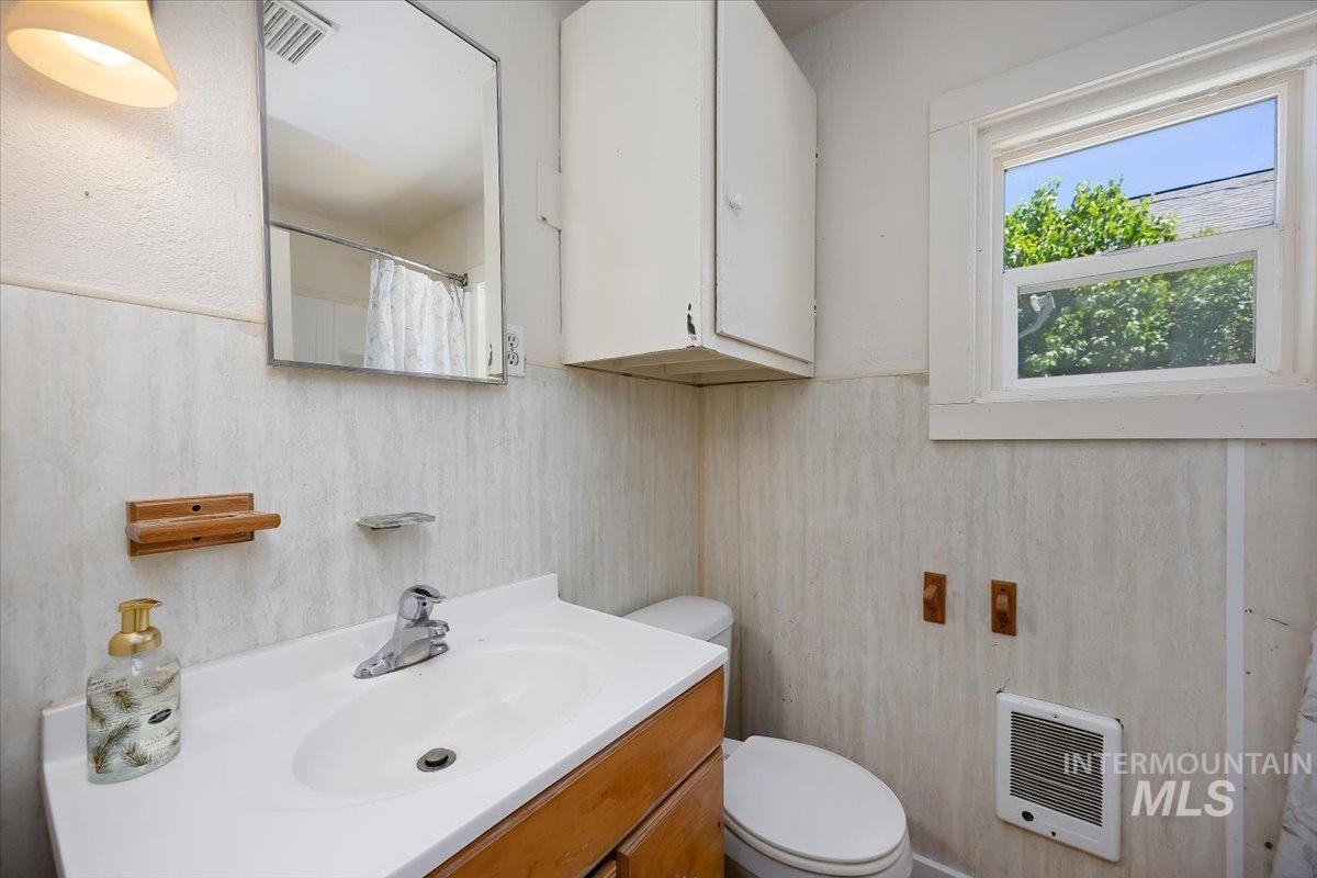 320 E North St., Hagerman, Idaho 83332, 3 Bedrooms, 1 Bathroom, Residential For Sale, Price $216,000, 98986970