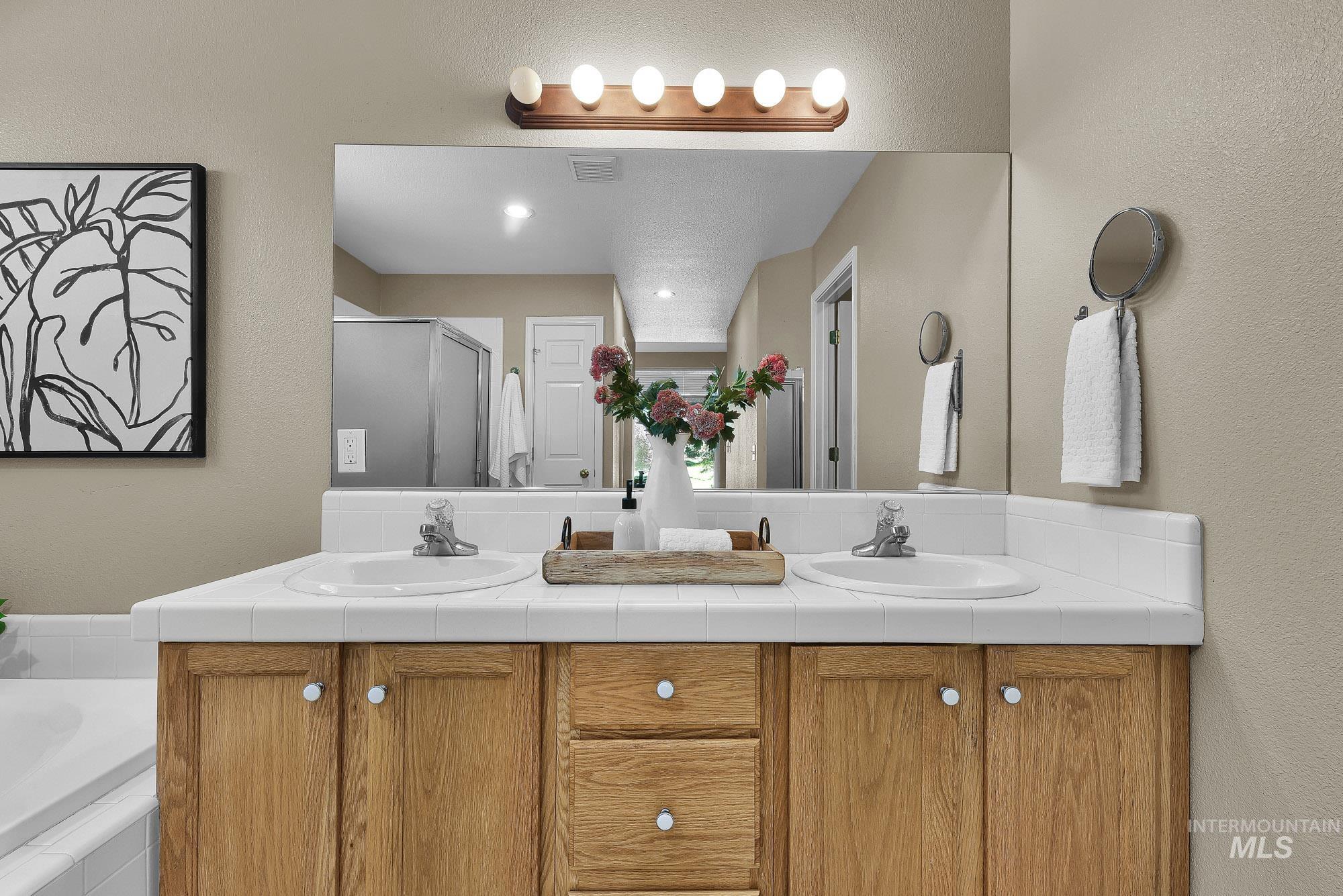 5081 N Marsh Ave, Garden City, Idaho 83714, 3 Bedrooms, 2.5 Bathrooms, Residential For Sale, Price $611,000, 98986971