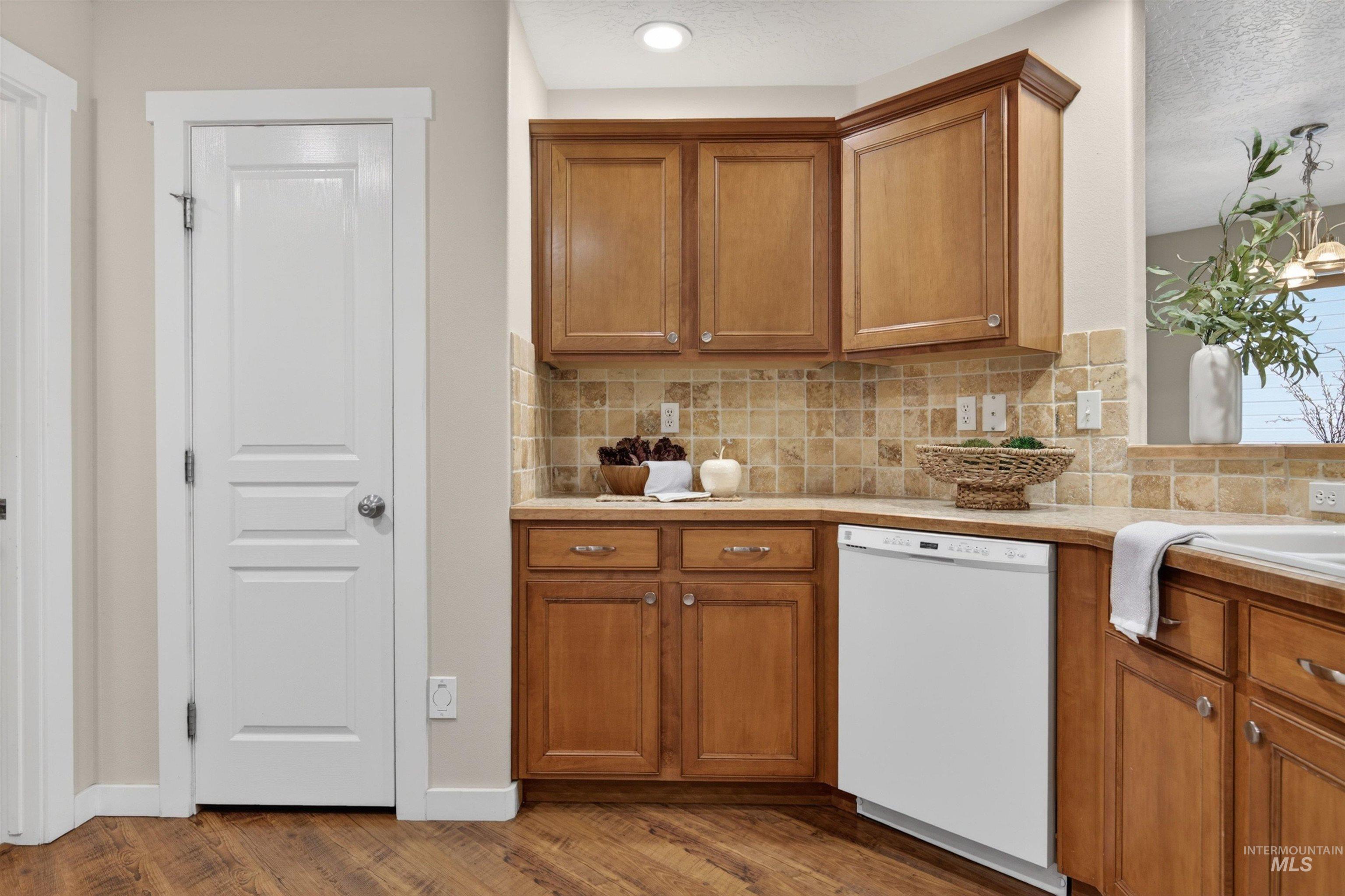 6914 E Greens Drive, Nampa, Idaho 83687, 3 Bedrooms, 2 Bathrooms, Residential For Sale, Price $389,900, 98986976